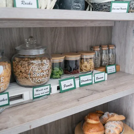 Alaya Bed & Breakfast 3*