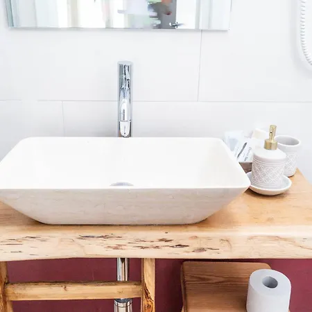 Alaya Bed & Breakfast 3*