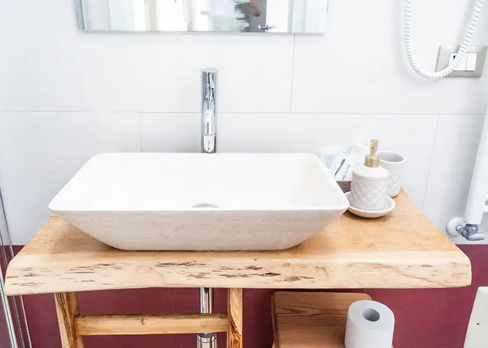 Alaya Bed & Breakfast 3*