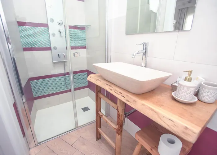 Alaya Bed & Breakfast 3*